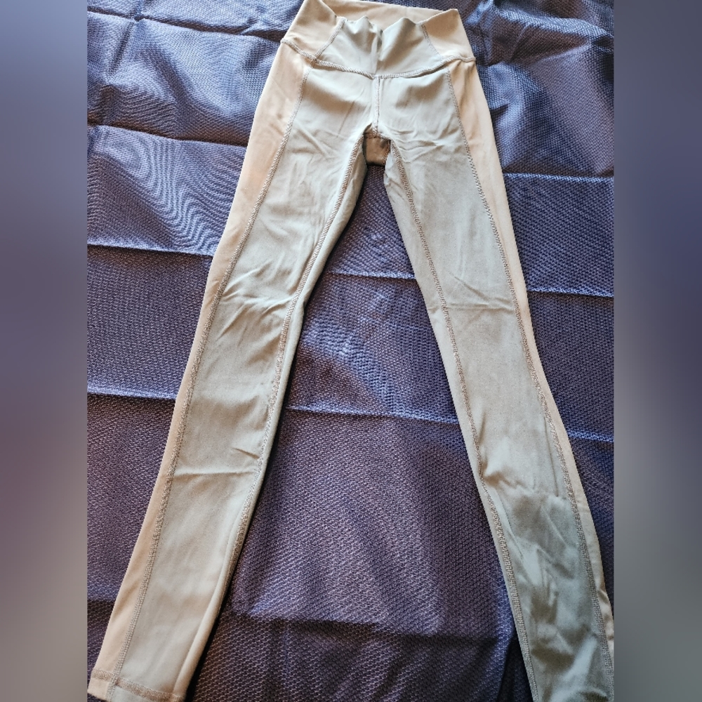 Gilly Hicks Xs Grey Leggings